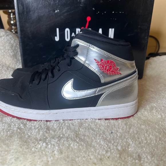 Jordan mids - Picture 2 of 5